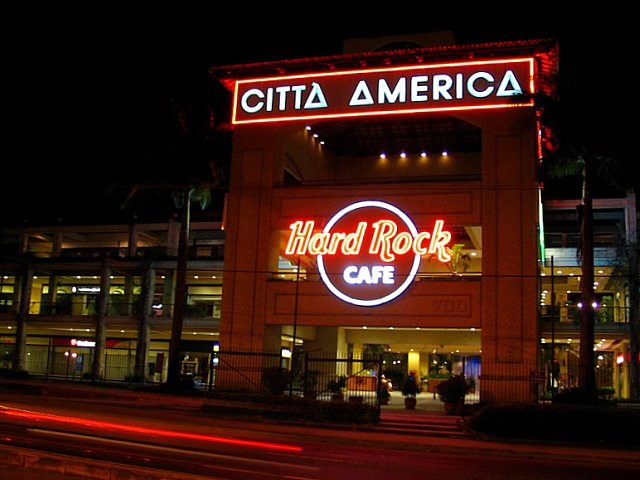 A História do Hard Rock Café no Rio de Janeiro: 11 anos de música, cultura e sabores na Barra da Tijuca